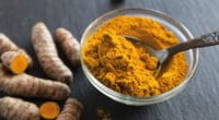 La cúrcuma se ha popularizado en todo el mundo. Y cómo no: sus beneficios son increíbles.