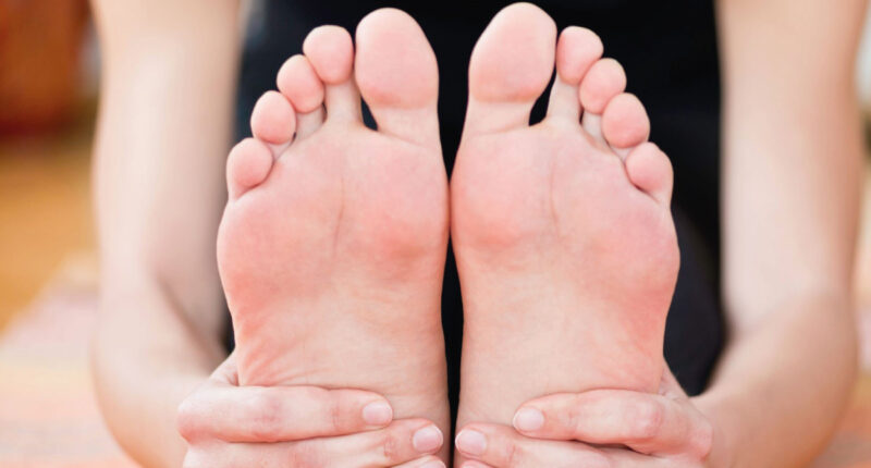Un sencillo truco con tus pies te puede hacer tener un descanso reparador. Aquí te lo contamos todo.
