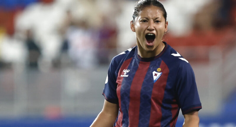 La futbolista guatemalteca Andrea Álvarez ha marcado su primer gol en España.