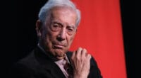 El premio Nobel de Literatura, Mario Vargas Llosa, se retira oficialmente de la literatura.
