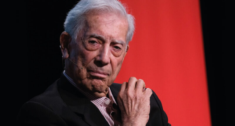 El premio Nobel de Literatura, Mario Vargas Llosa, se retira oficialmente de la literatura.