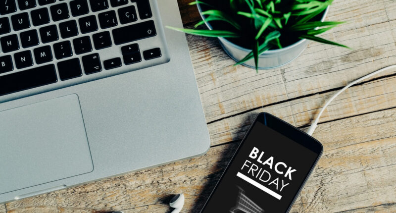 Las promociones de Black Friday han llegado, y aquí te damos unos tips para evitar cualquier estafa al comprar.