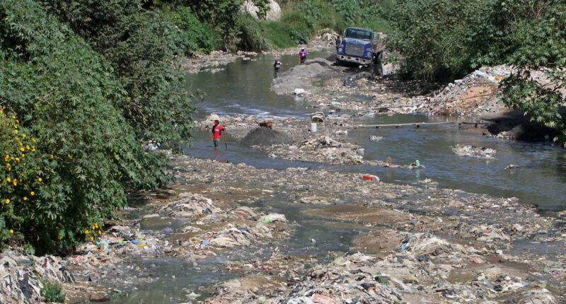 Impactante: el Río Motagua, de Guatemala, contiene el 3% de toda la basura plástica que se genera en el mundo.