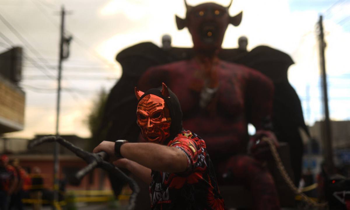 Así Celebraron Los Guatemaltecos La Tradicional “quema Del Diablo