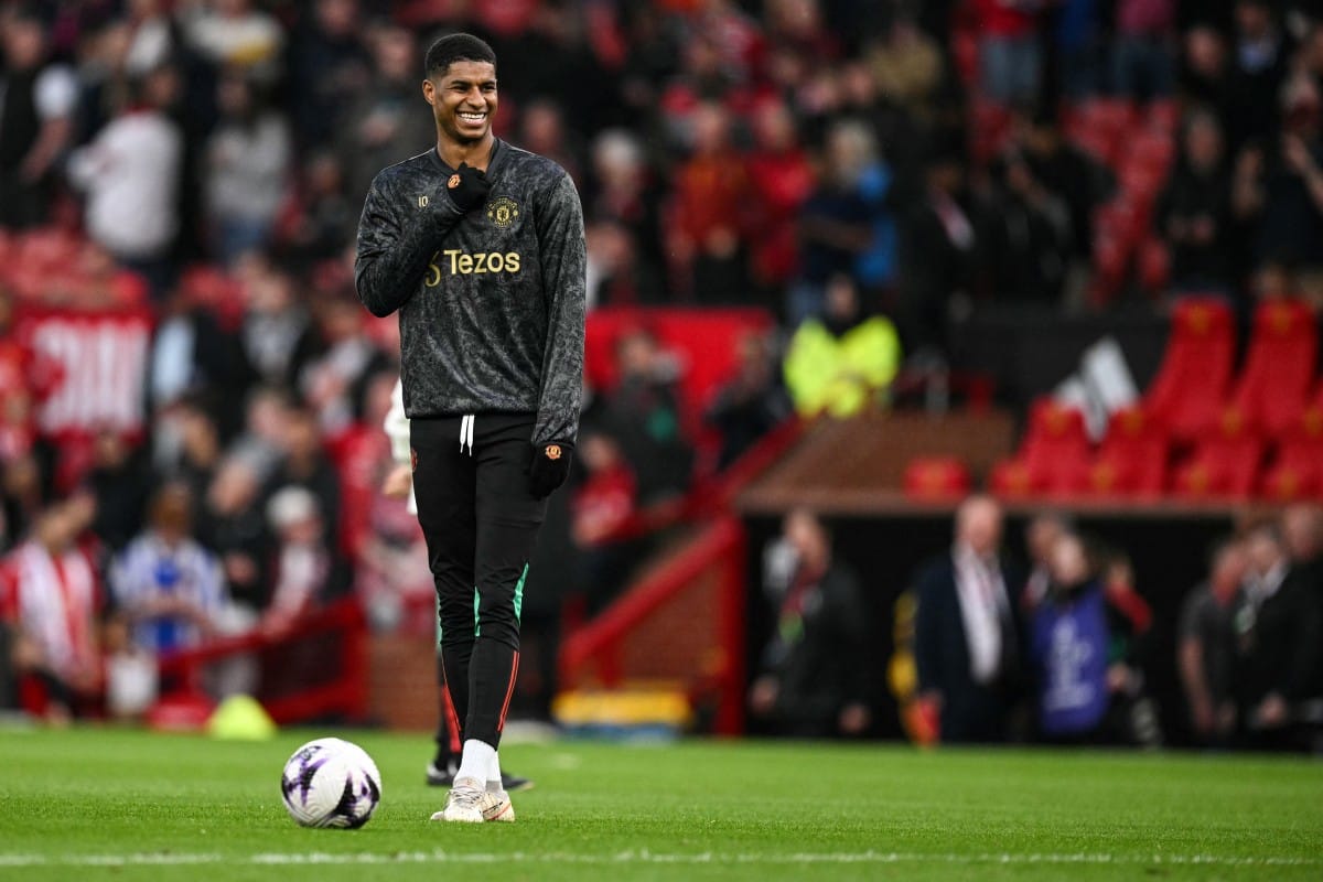 Eurocopa: El delantero inglés del Manchester United #10, Marcus Rashford, se calienta antes del partido de fútbol de la Premier League inglesa entre el Manchester United y el Newcastle United en Old Trafford, en Manchester, al noroeste de Inglaterra, el 15 de mayo de 2024. (Foto por Oli SCARFF / AFP) / RESTRINGIDO PARA USO EDITORIAL.