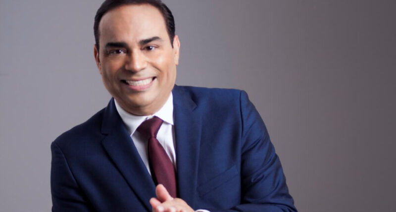 El Caballero de la Salsa, Gilberto Santa Rosa, está por llegar a Guatemala.