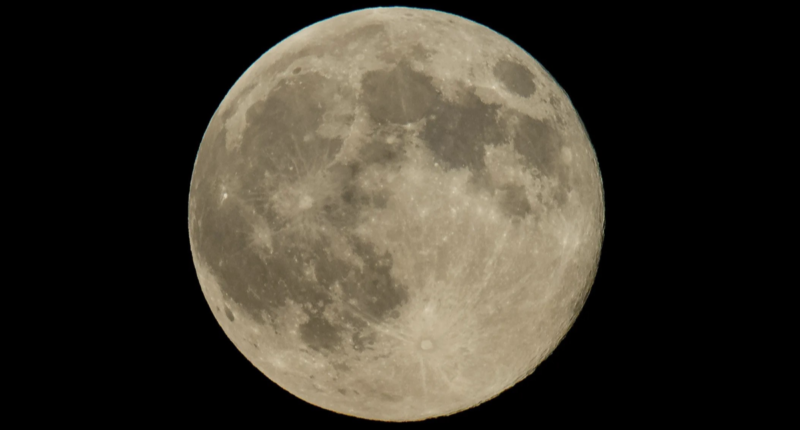 luna llena febrero 2025