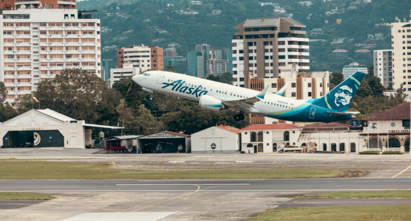 estado vuelos aeropuerto la aurora 2025