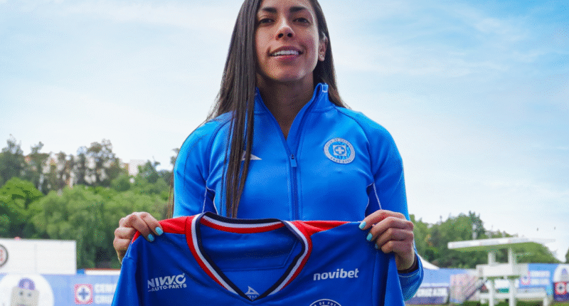 ana lucia martinez cruz azul 2025